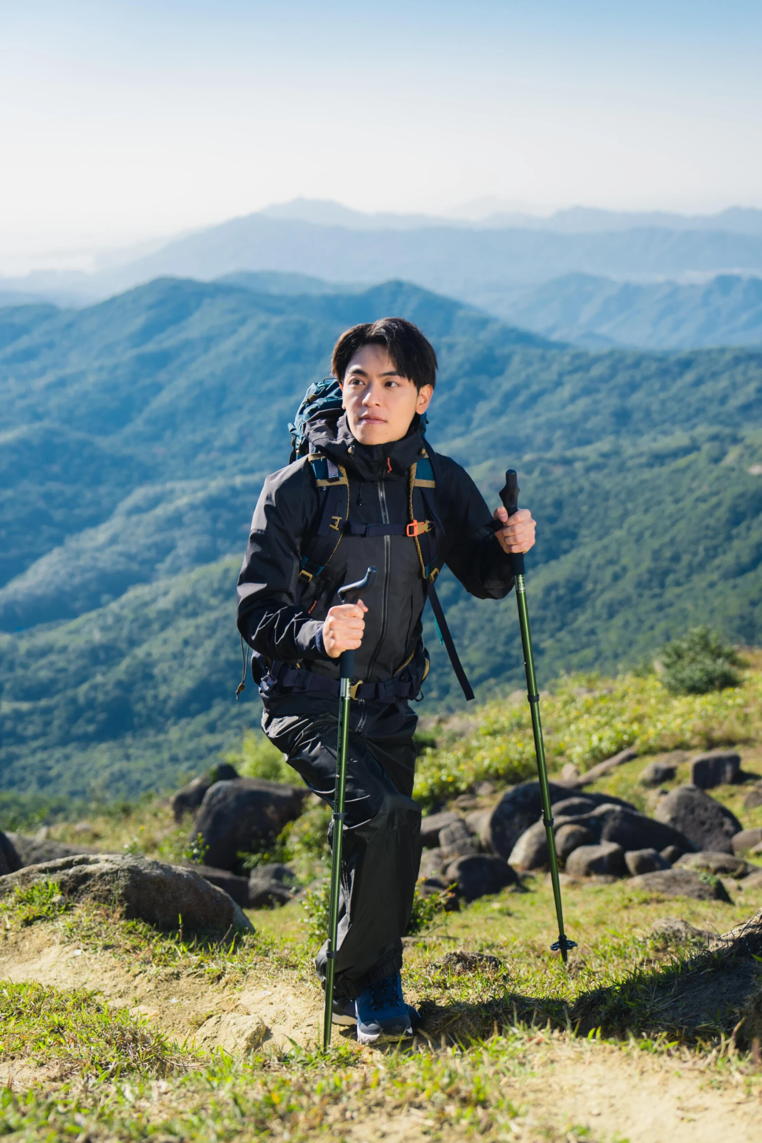 Quechua Men's Hiking Lightweight Waterproof Overtrousers MH500 - Image 6