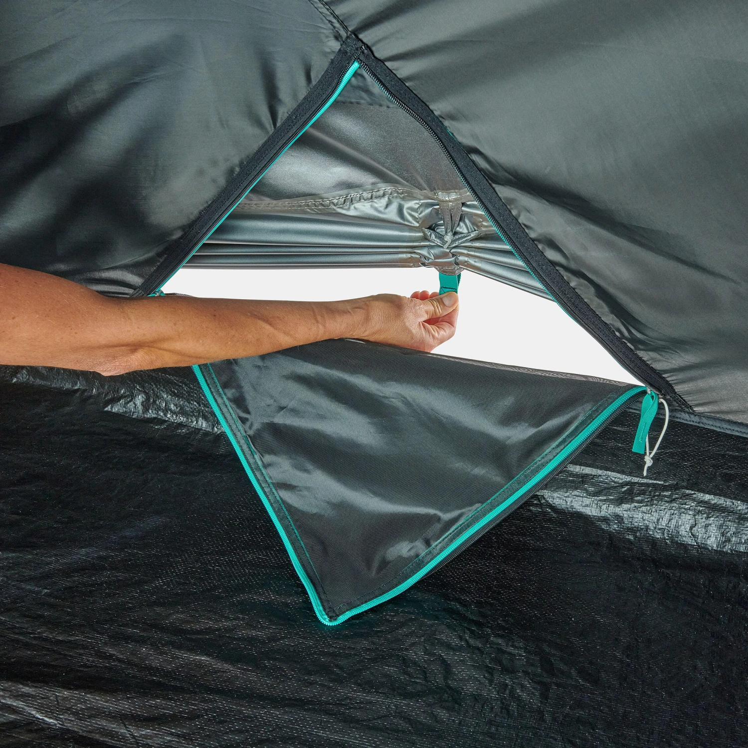 Quechua 3 Man Blackout Tent - Image 13