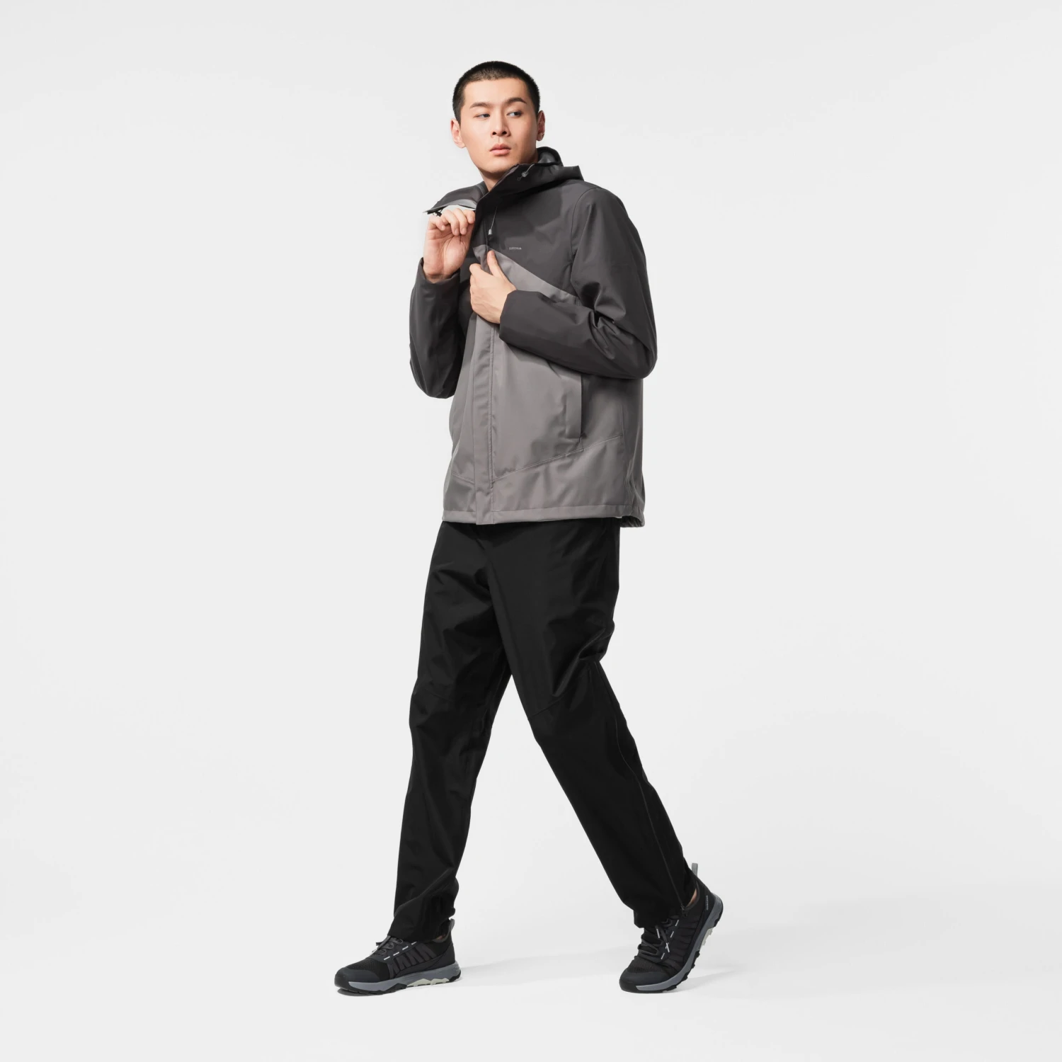 Quechua Men's Hiking Lightweight Waterproof Overtrousers MH500 - Image 4