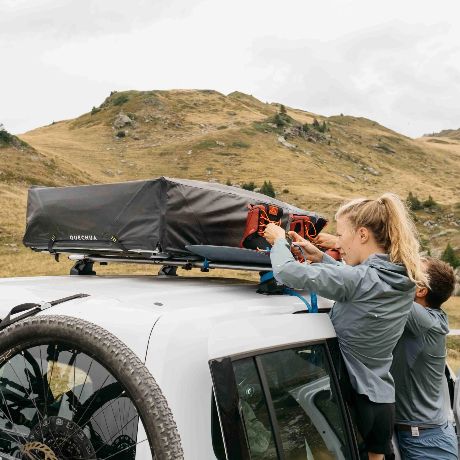 Quechua INFLATABLE ROOF TENT MH900 FRESH & BLACK 2 PERSON - Image 4