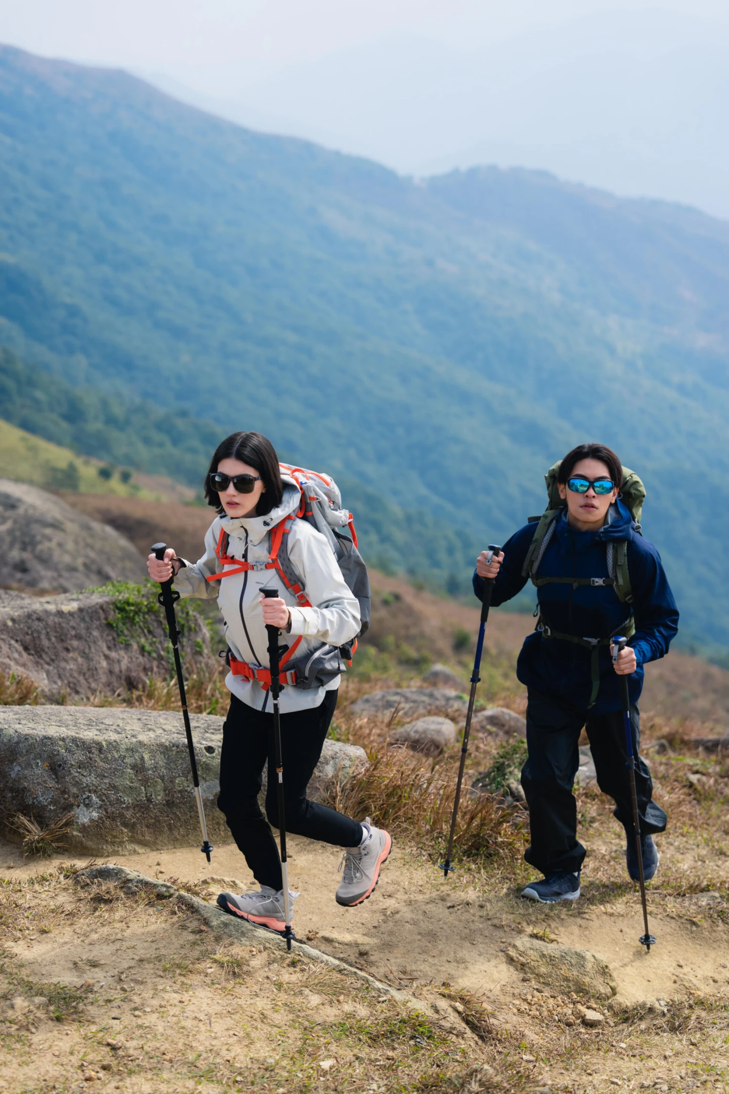 Quechua Men's Hiking Lightweight Waterproof Overtrousers MH500 - Image 5