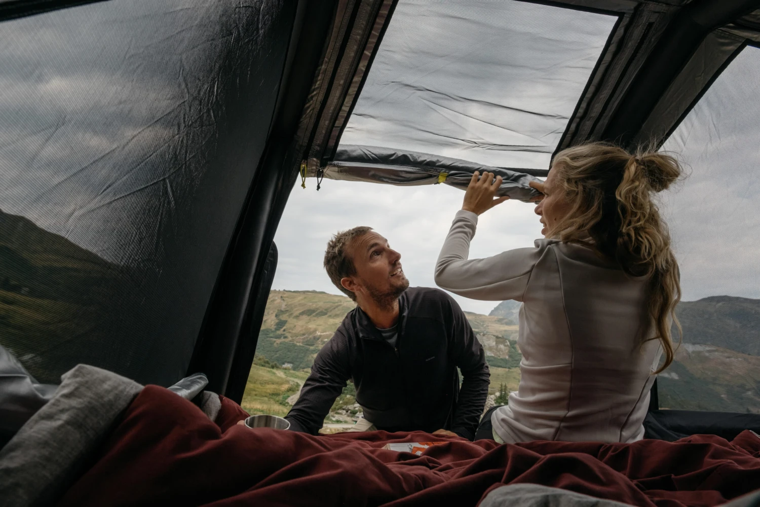 Quechua INFLATABLE ROOF TENT MH900 FRESH & BLACK 2 PERSON - Image 10