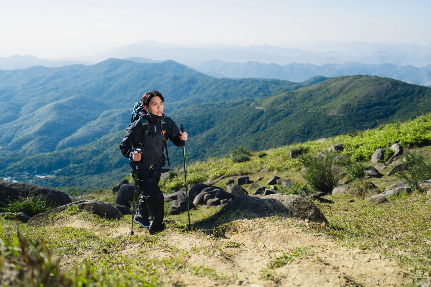Quechua Men's Hiking Lightweight Waterproof Overtrousers MH500 - Image 8